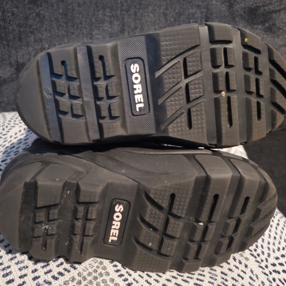 *SOLD*Sorel pink snow boots size 11 - Picture 4 of 6
